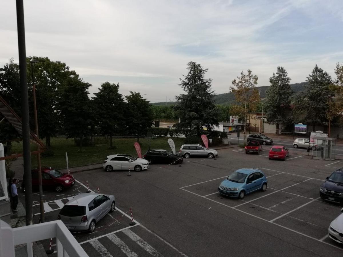 Good Morning Shopping Bed & Breakfast Serravalle Scrivia Bagian luar foto